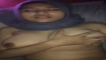 Bokep Jilbab Indo Suka Embat Kontol Orang Tua