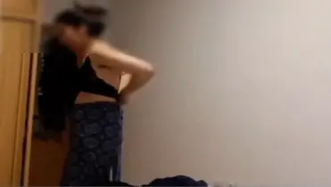 Intip Pacar Kakak Ganti Baju Di Kamar Tidur